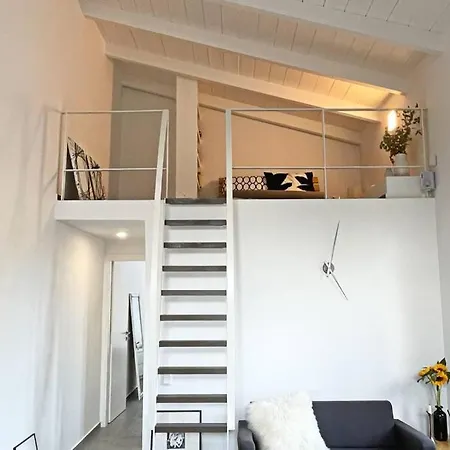 Unique Flat Under The Acropolis
